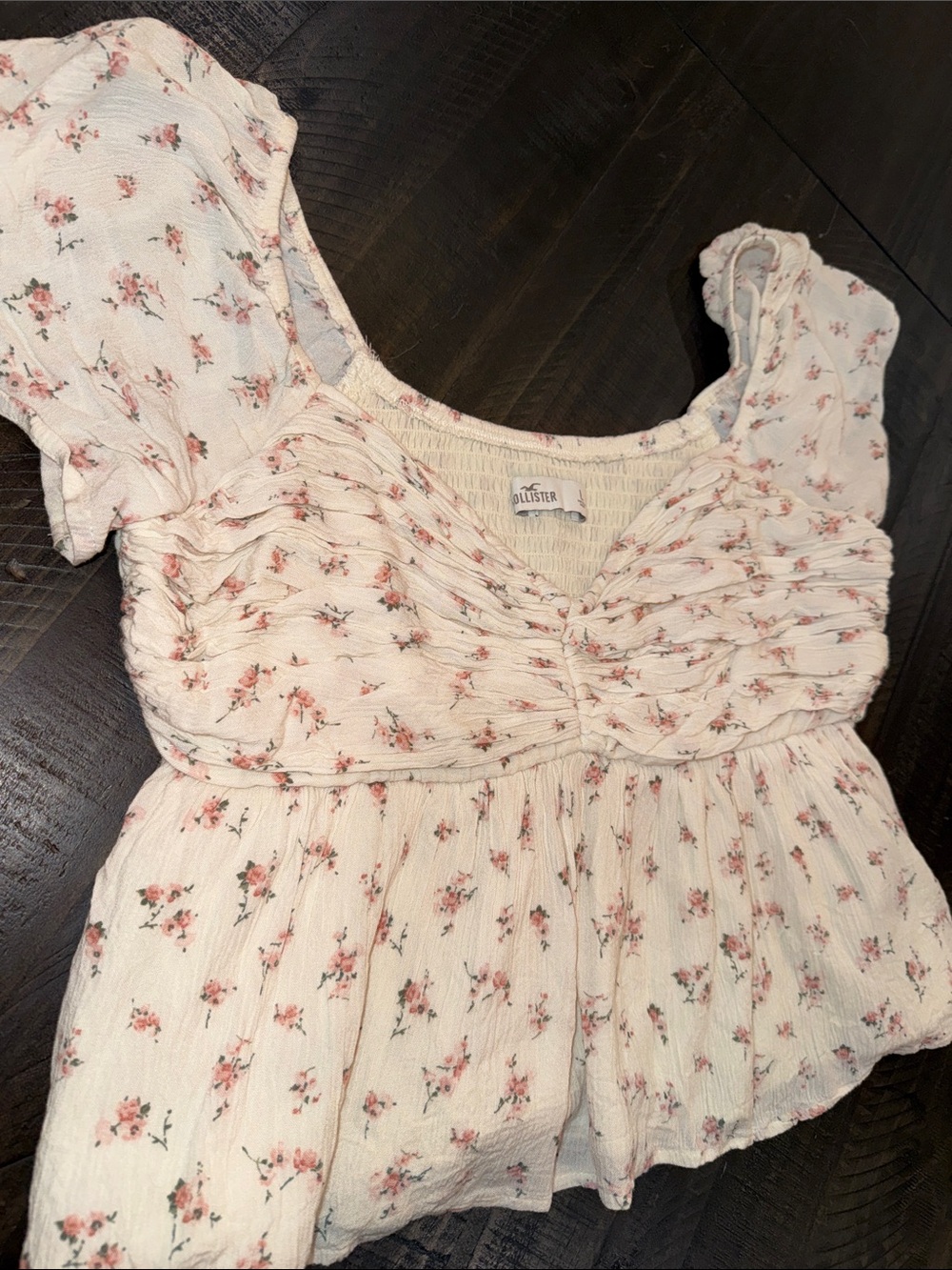 Hollister Cream Floral Ruched Flutter Sleeve Babydoll Top Size L